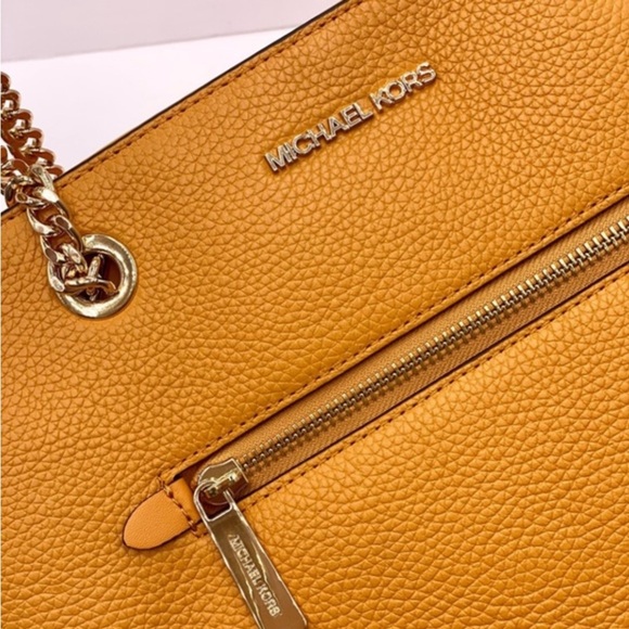 Michael Kors Medium
Tote Bag
Leather and DoubleZip
Wallet Set HONEYCOMB - Picture 14 of 14